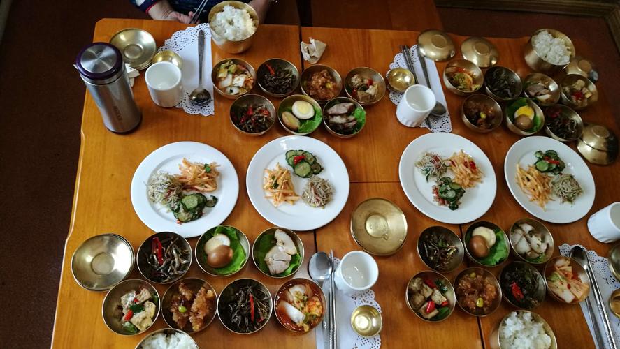 朝鲜美食一一铜锅十二碗