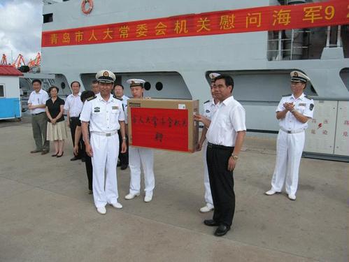 青岛市人大常委会走访慰问驻青海军部队