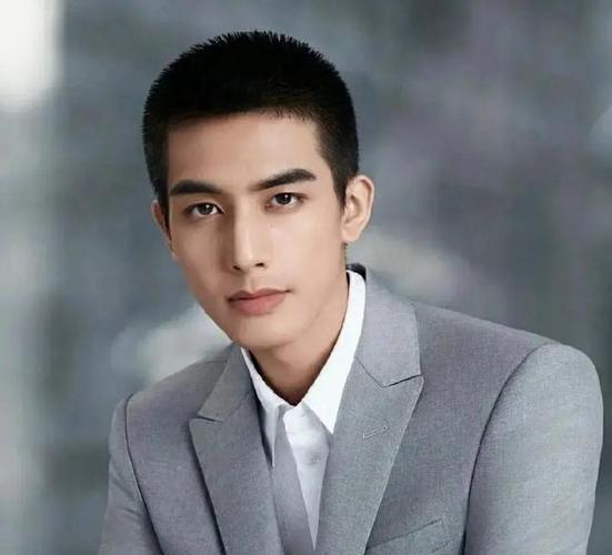 王俊凯肖战易烊千玺杨洋王一博男明星的寸头造型谁最帅