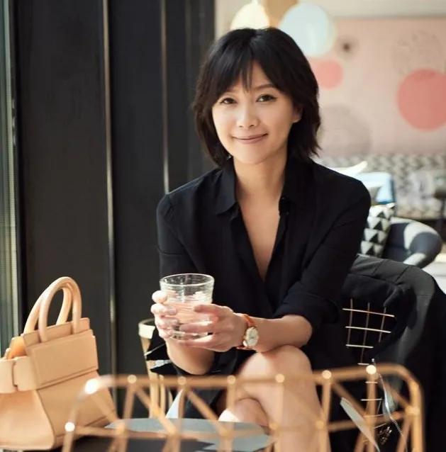 京圈才女徐静蕾彪悍情史插足王朔捧红吴某凡男友轮流换