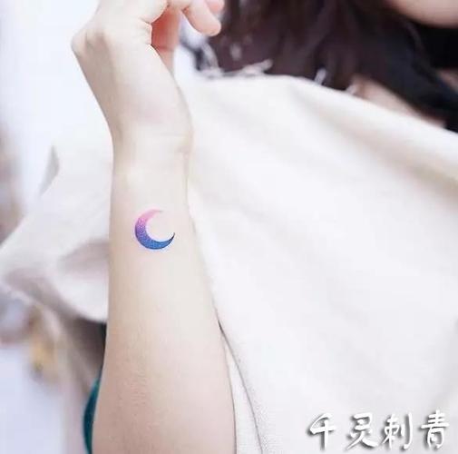 小清新手臂月亮纹身手稿图案