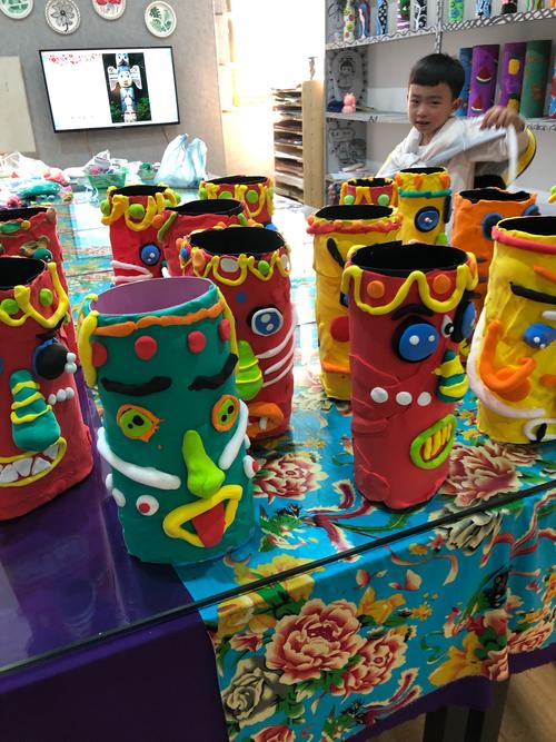 童画创意1班《手工图腾柱》