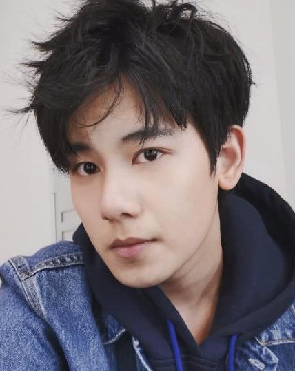 胡先煦之前的发型太狂野被tony老师剪完更显帅气