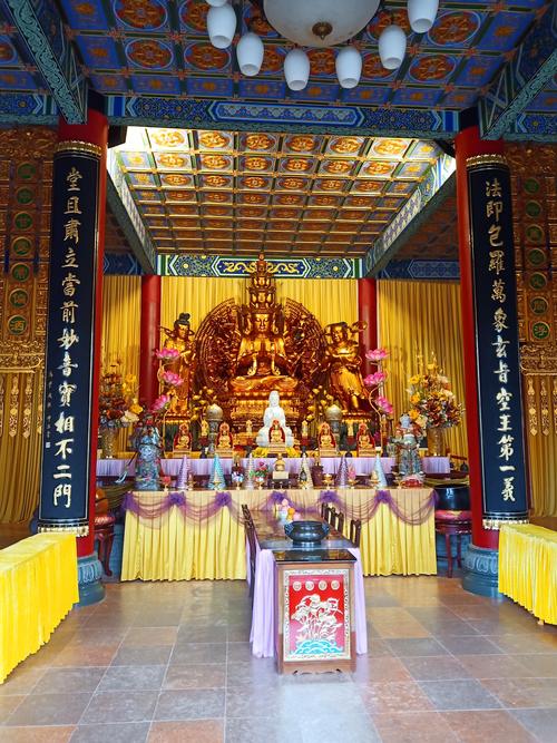 金台寺为黄杨山八景之首,寺向三山一水,左有青龙山,右有白虎山,前有