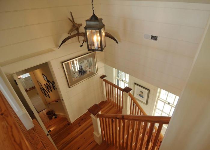 清爽卧室楼梯欧式装修风格效果图