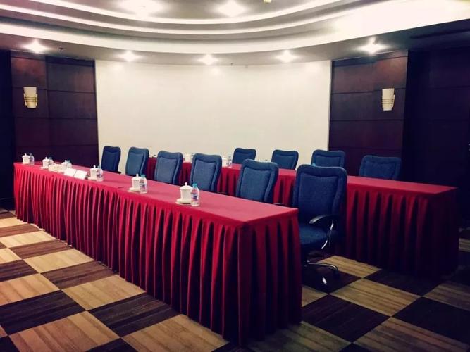 学习会议坐席牌到底该怎么摆