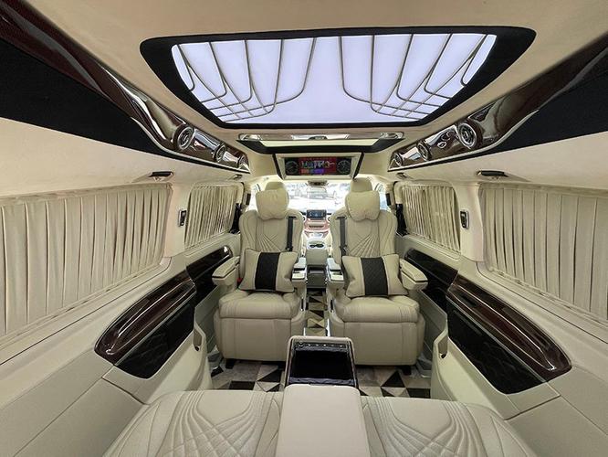 奔驰7座商务车升级迈巴赫版限量版