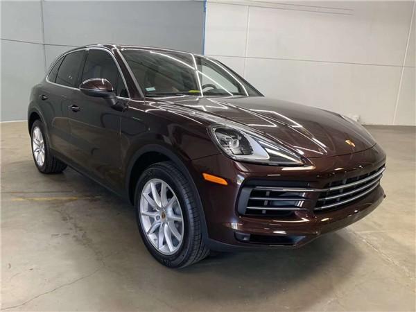 20款美规卡宴 桃红木/米配置:桃红木金属漆,黑米双拼内饰,轮毂彩标