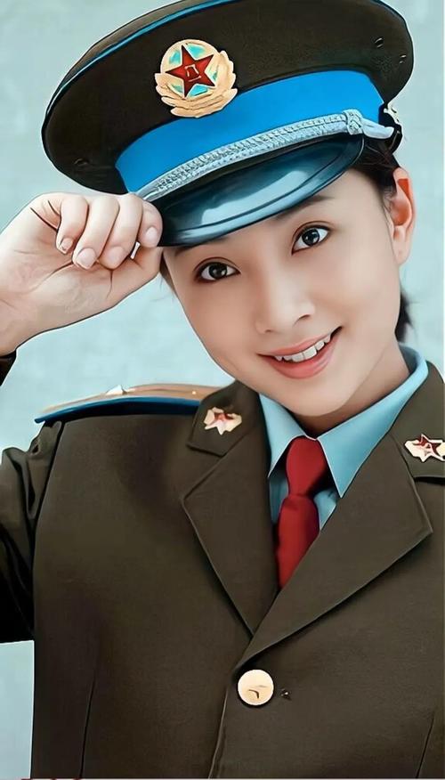 殷桃的军装照甜美可爱英姿飒爽