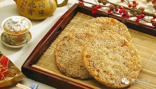 通窿煎堆成品 九江煎堆 传统的煎堆都是呈圆球形,九江煎堆却呈扁宰创