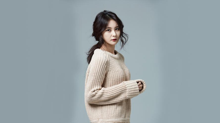 韩国美女孙恩书冷傲写真壁纸图片