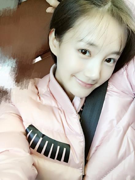 李一桐霸气高贵与俏皮青春并存