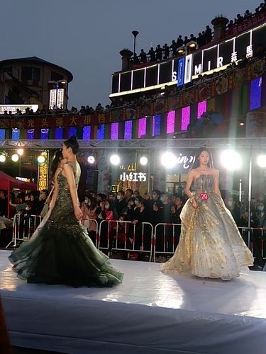 2021第31届世界超级模特环球大赛_沃金商业广场_手机摄影_出行_人文