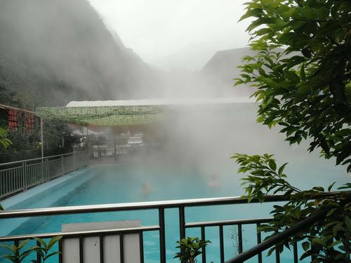 草科兴悦温泉山庄