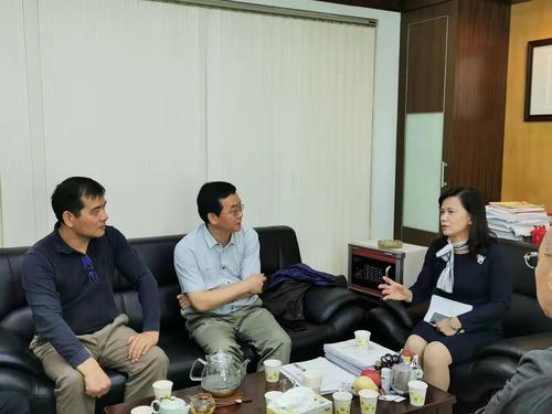 市局谭曼青书记一行到区局督导创文迎检工作