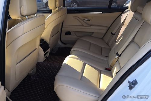 宝马5系后排全景