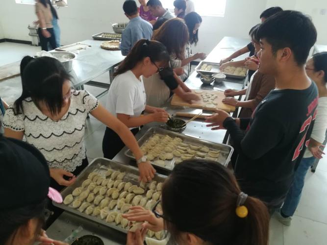 路桥中学"小小饺子～暖暖情谊"教师节包饺子活动
