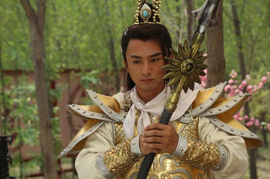 张晓晨饰武三思