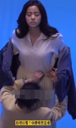 欧阳娜娜胖出新高度肚子赘肉堆了一层膀大腰圆太真实