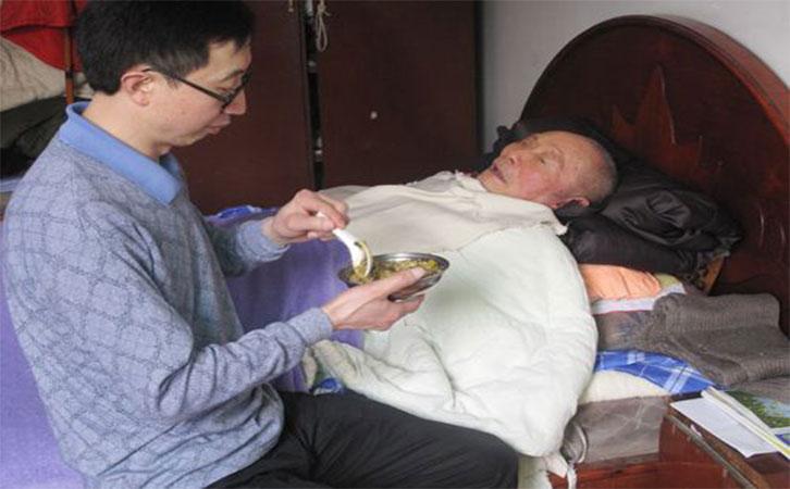养老资讯网_怎样正确护理卧床老人,广州养老院卧床