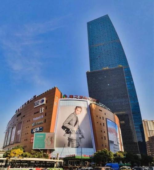 电话:021-61155555 中山公园龙之梦 地址: 长宁路1018号龙之梦购物