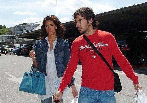 新闻  1999年7月1日,"指环王"劳尔与大自己两岁的西班牙模特马曼结婚