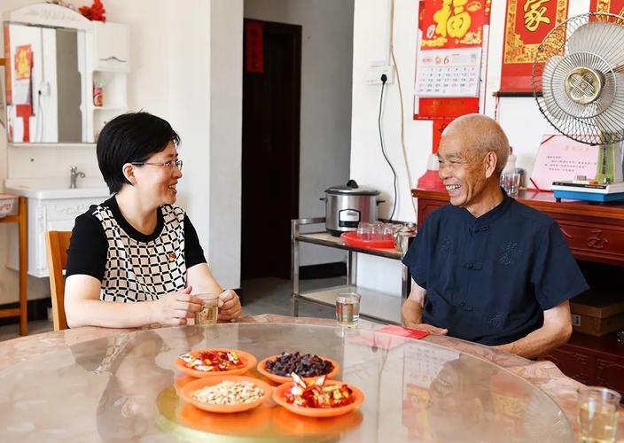 暖心七一!县委书记赖晓岚开展走访慰问活动