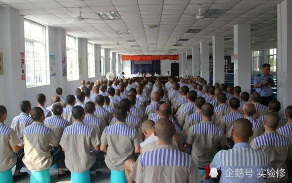 听这个刑满释放人员回答你,监狱里面劳动苦不苦!