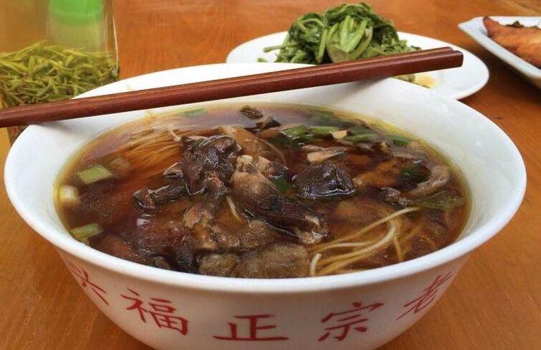 走出常熟兴福寺便直奔兴福正宗老面馆蕈油面的确新鲜美味齿颊留香回味