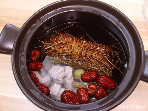 炎炎夏天,教你用鸡骨草煲猪横利汤,清热解毒又祛湿