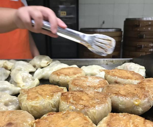 安农校 内 · 吃食 煎饺 糯米粑 1 土豆包 粉丝煎饺 2 红豆粥,八宝粥