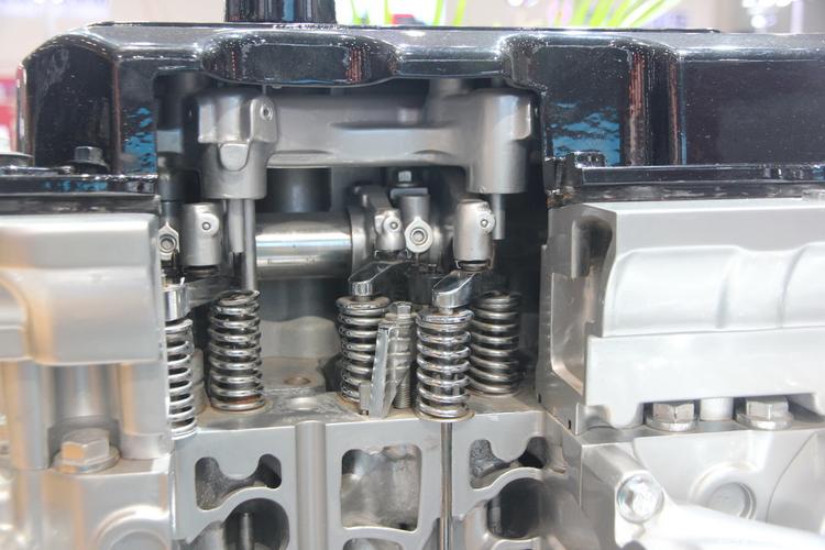 东风康明斯isz525 40发动机