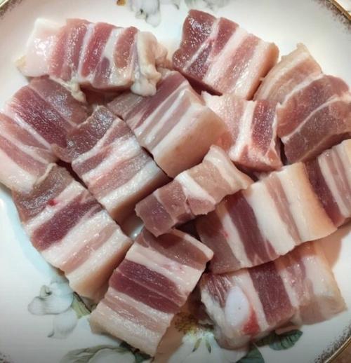 1五花肉切大块