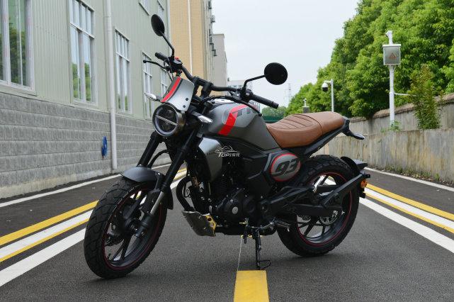 这个配色有点好看!新大洲本田cbf190tr特别版 到店实拍