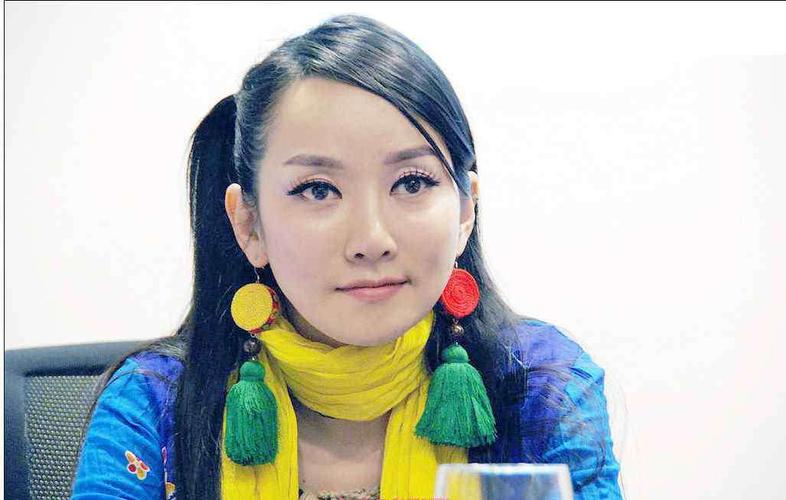 萨顶顶多大 萨顶顶个人资料 萨顶顶年龄多大