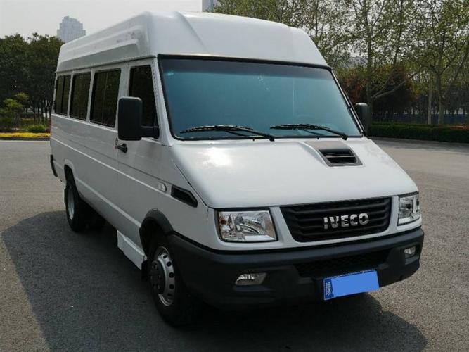 依维柯得意 2017款 2.5t a40客车7座47z5