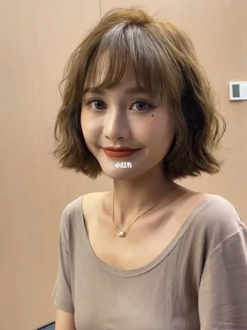 不烫一定会后悔的发型短发烫头也太洋气了_发型_短发_卷发_烫发_蛋卷