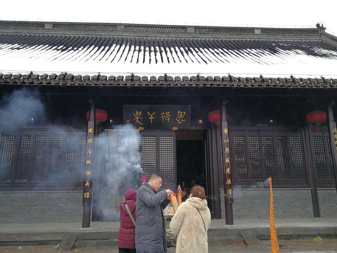 因此两位吴王被供奉进了财神庙(邗沟大王庙).