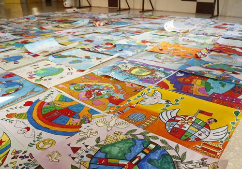 哈美加外校小学部2019全国少年儿童世界和平海报作品征集活动