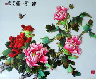 滕氏布糊画的创始人是滕腾,他1932年生于河北省丰宁满族自治县,现任