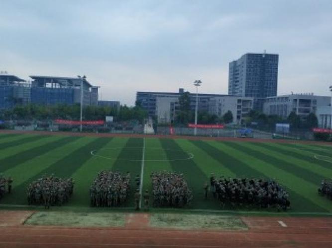 成都市技师学院团委的直播:#18技师军训汇报表演彩排