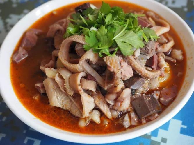  p>羊杂碎是内蒙古自治区包头市的一道传统风味小吃,属于西北菜;包头