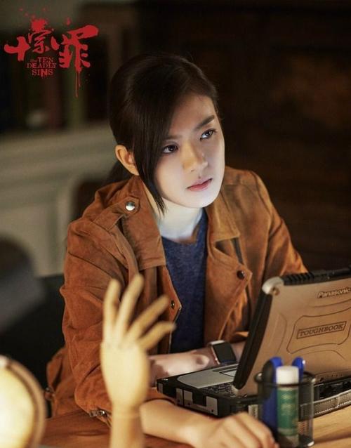 张雅玫在《十宗罪》中霸气持枪姿势,一展苏眉酷帅之中的高冷气场_高清