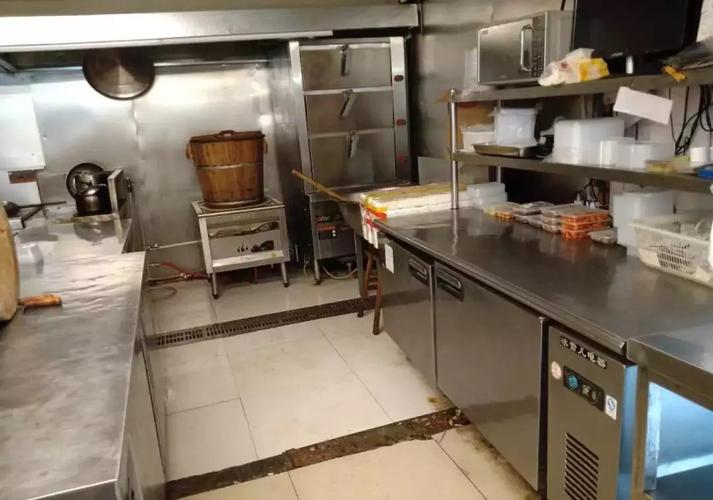 同时要提醒还未整改的餐饮