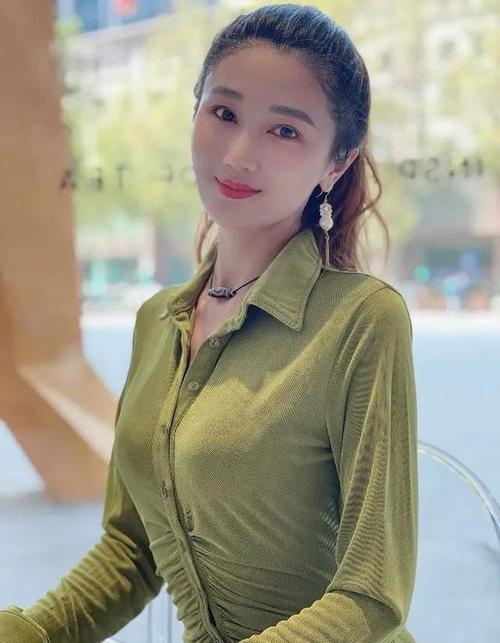 山东卫视美女主持人东辰