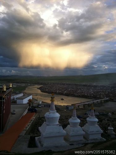 阿秋喇嘛圆寂后的显圣奇迹 (附空中显圣震撼清晰组图