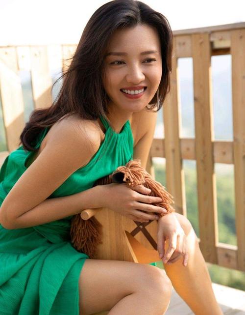 傅晶的微笑太美了,暖暖的全是爱