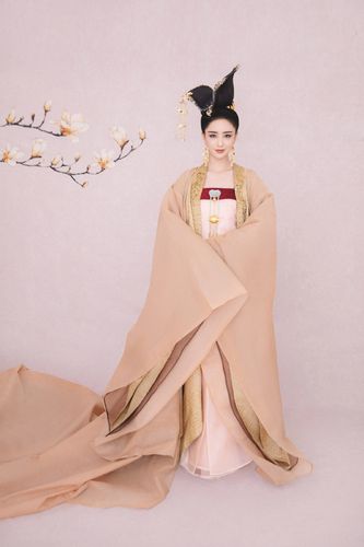 简介:佟丽娅优雅汉服宫装写真图片,分享一组佟丽娅图片给大家,图中的