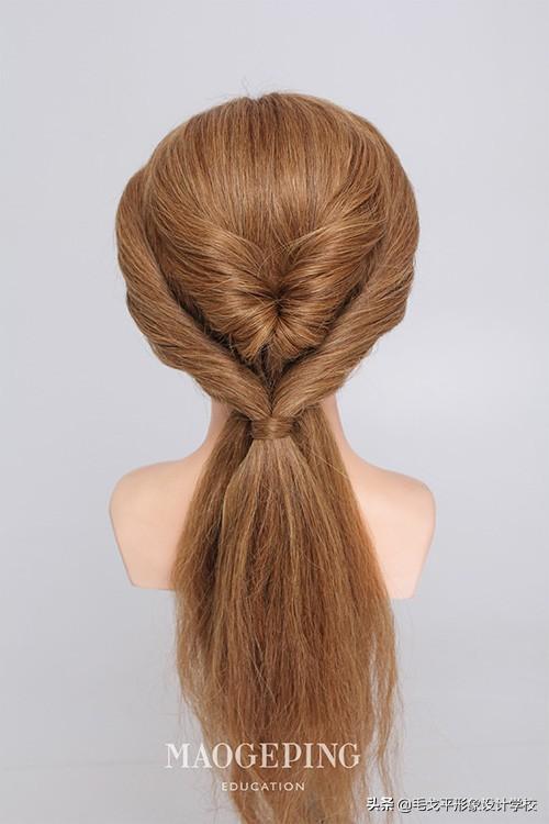 头发这样编,可以自己扎的简单发型