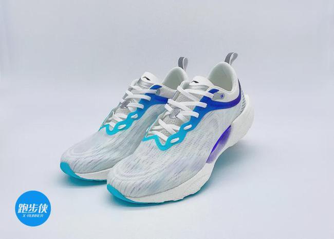 李宁「超轻18」高颜轻弹有料,带你一"?"启动!(文末福利)